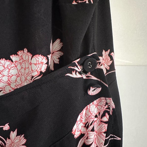 Black and pink wrap around dress. - Picture 5 of 5